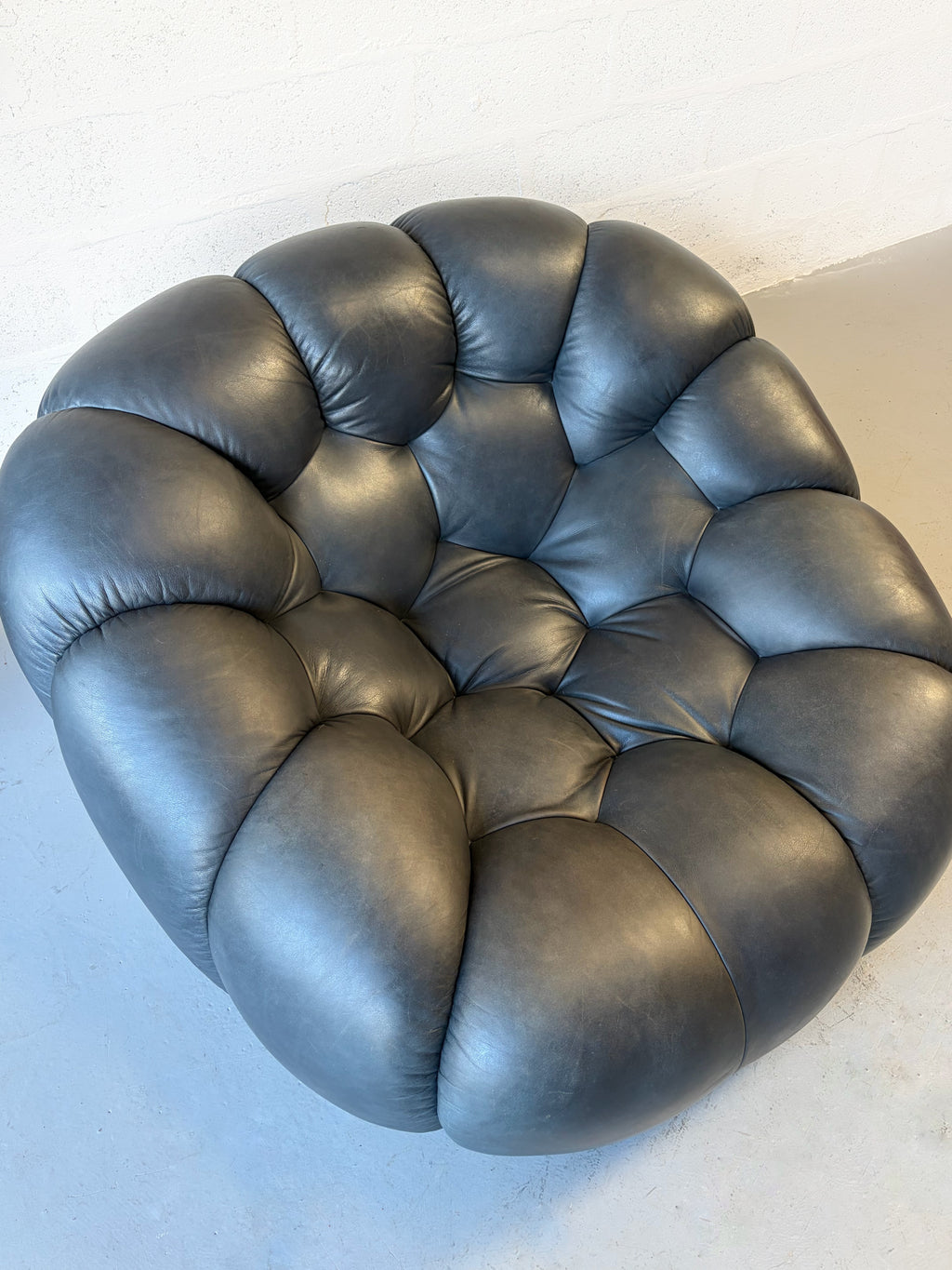 Fauteuil "Bubble" Roche Bobois en cuir bleu