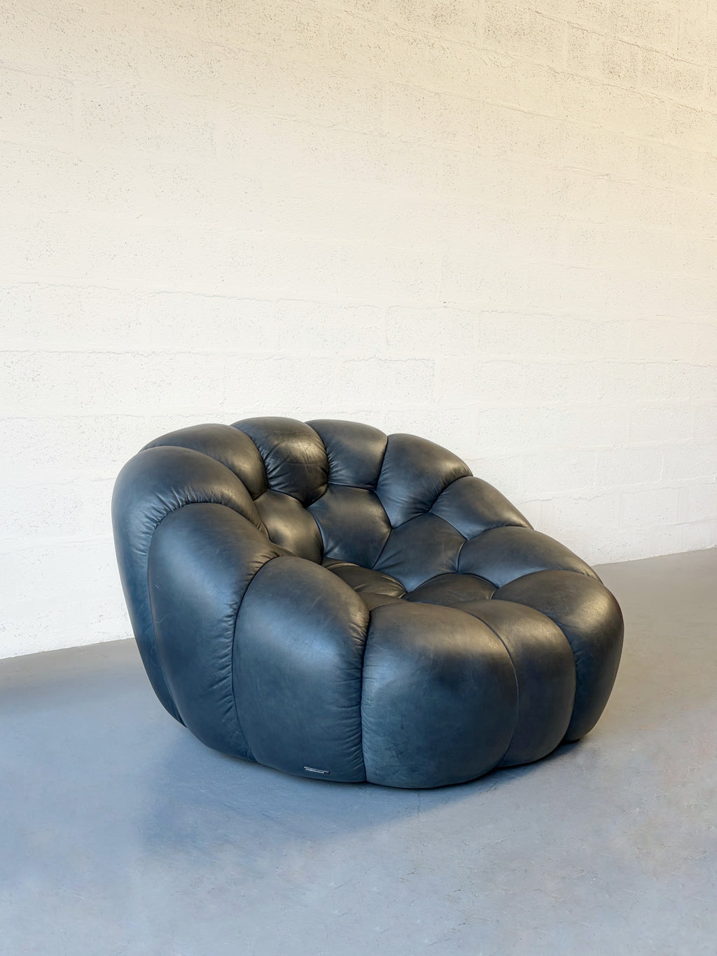 Fauteuil "Bubble" Roche Bobois en cuir bleu