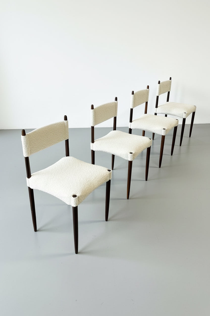 4 chaises par "Anders jensen" en palissandre et tissu bouclettes
