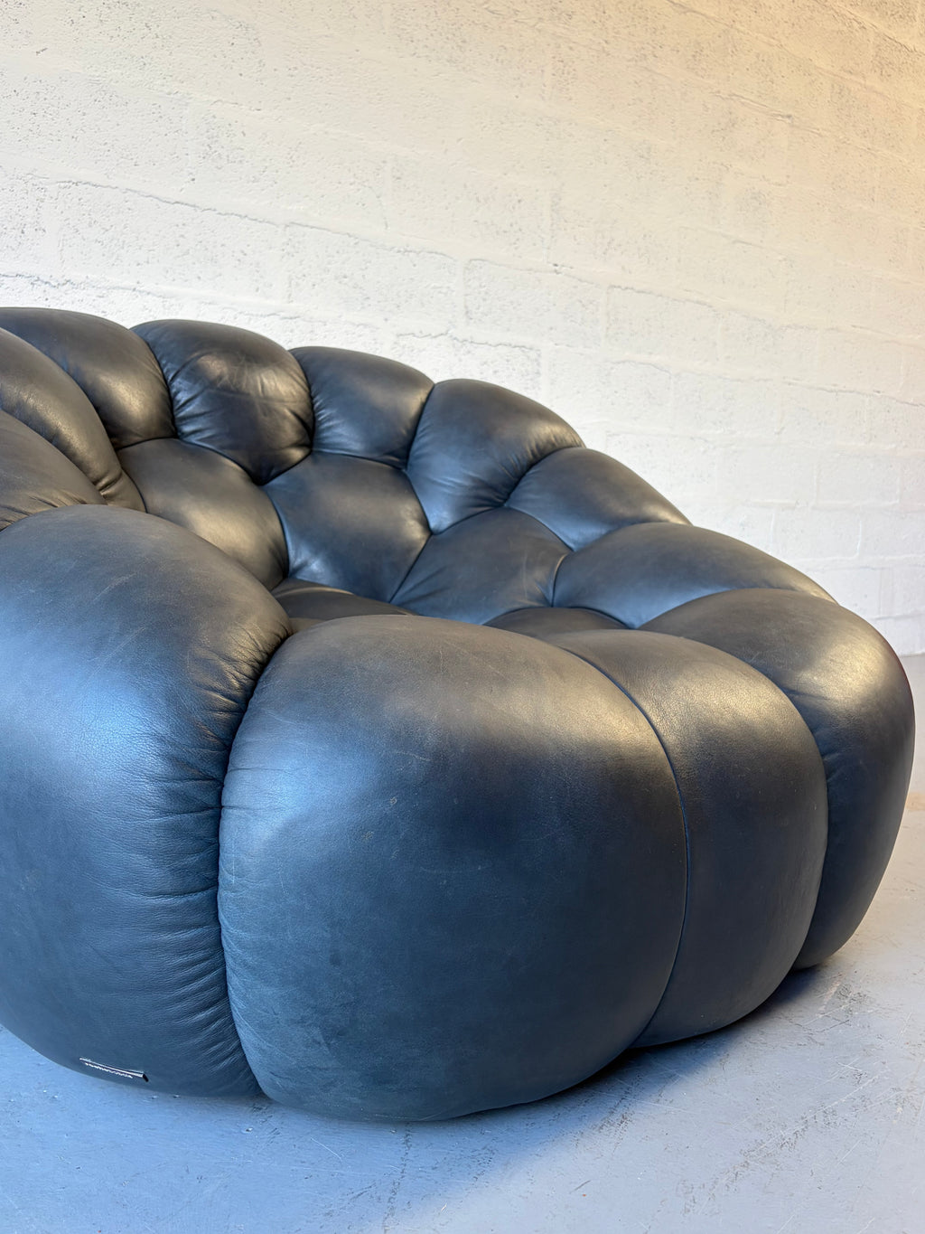 Fauteuil "Bubble" Roche Bobois en cuir bleu