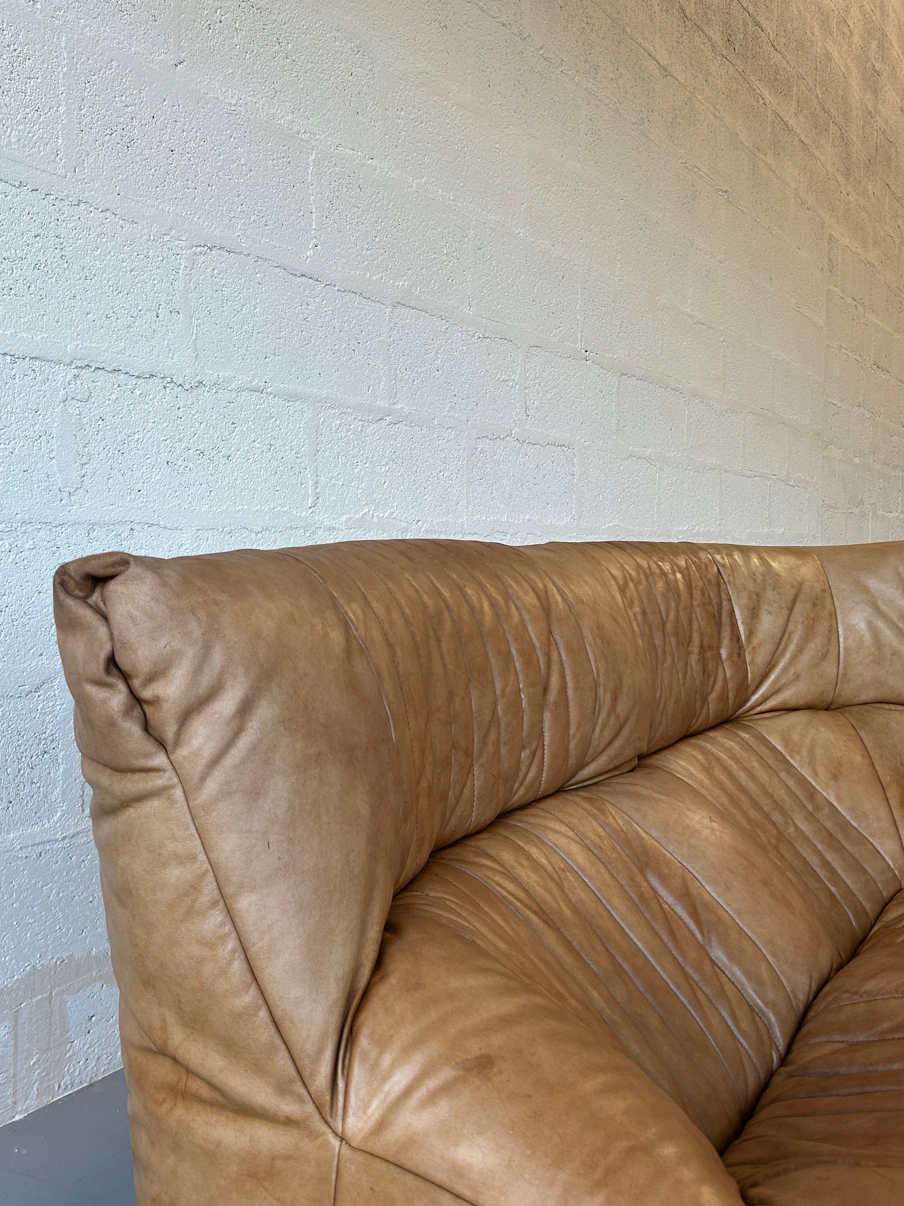 Canapé d’angle Aralia par Michel Ducaroy pour Ligne Roset en cuir