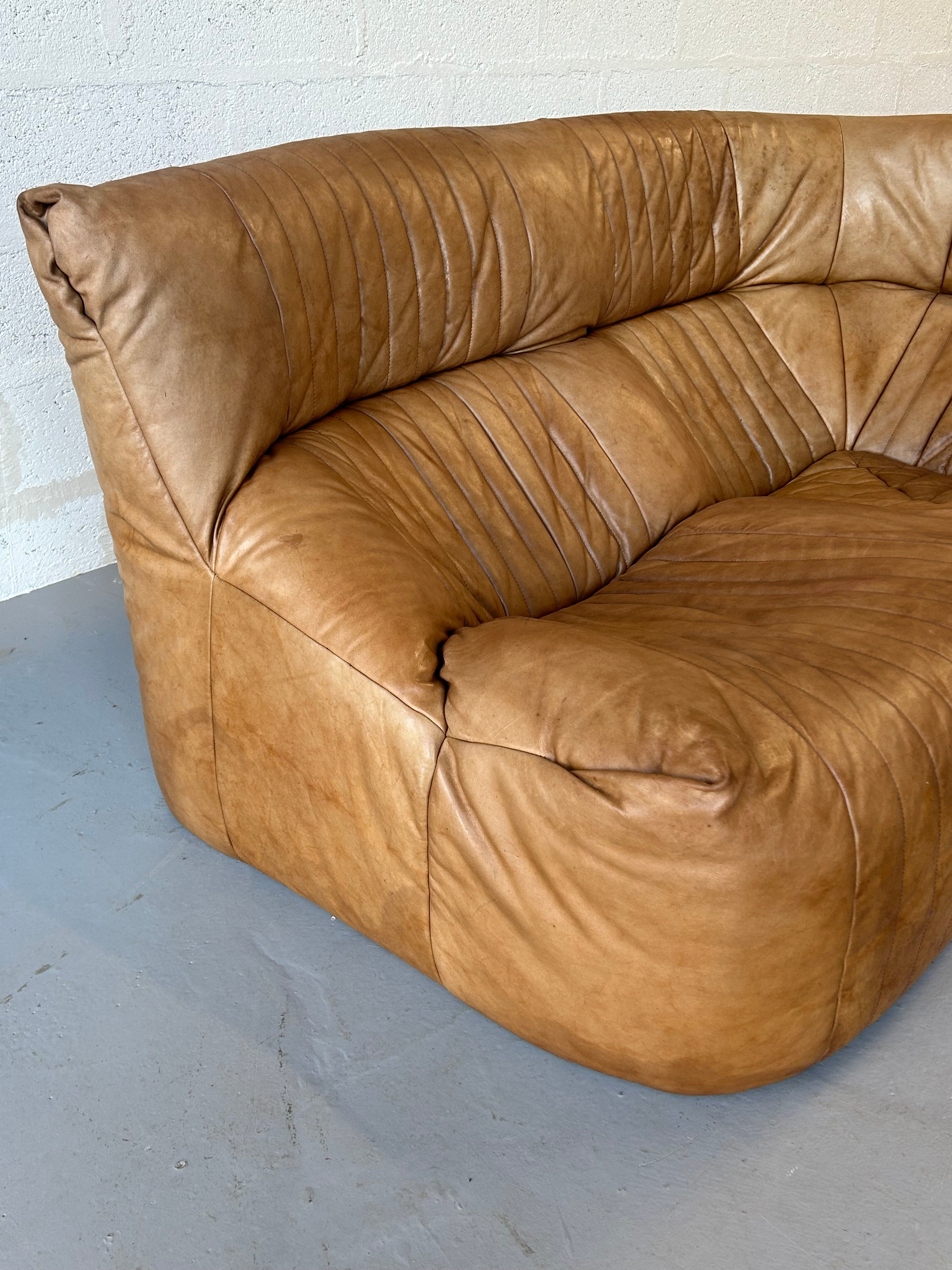 Canapé d’angle Aralia par Michel Ducaroy pour Ligne Roset en cuir
