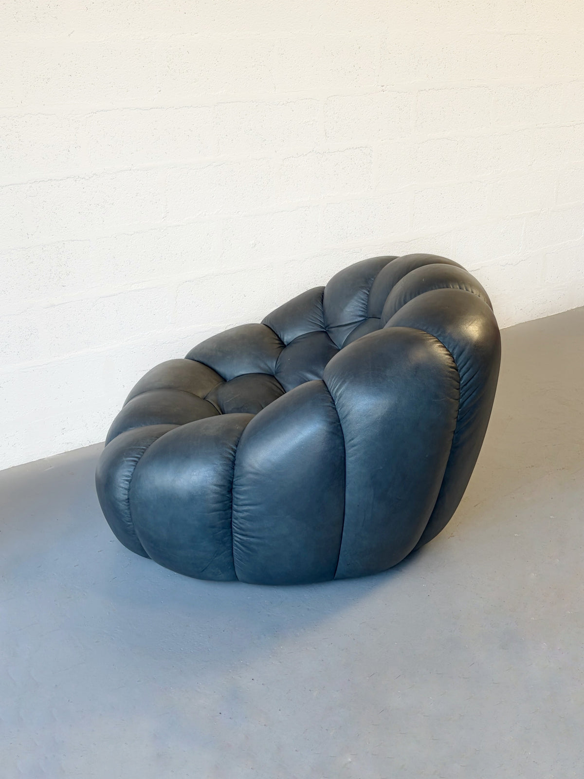 Fauteuil "Bubble" Roche Bobois en cuir bleu