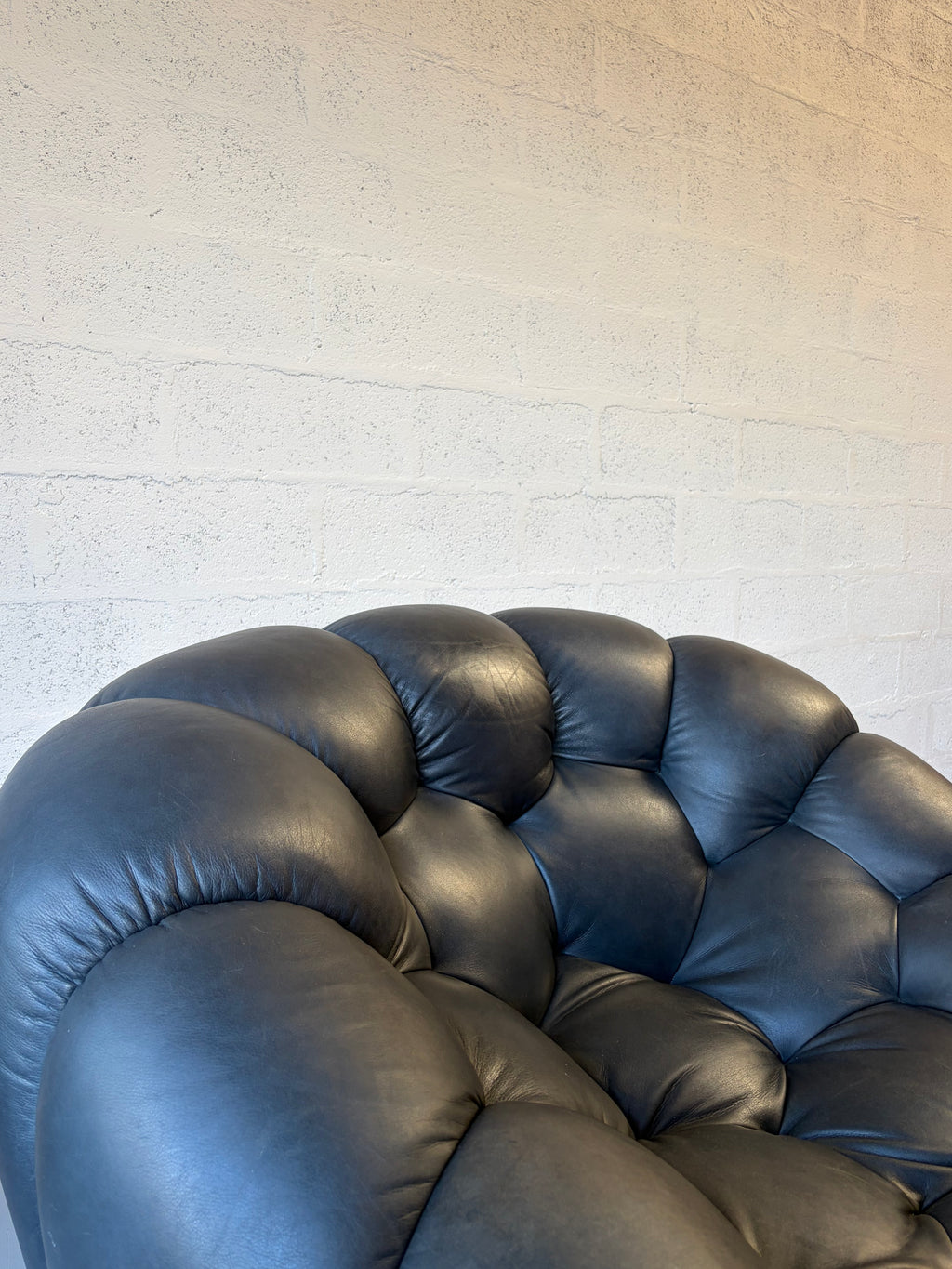 Fauteuil "Bubble" Roche Bobois en cuir bleu
