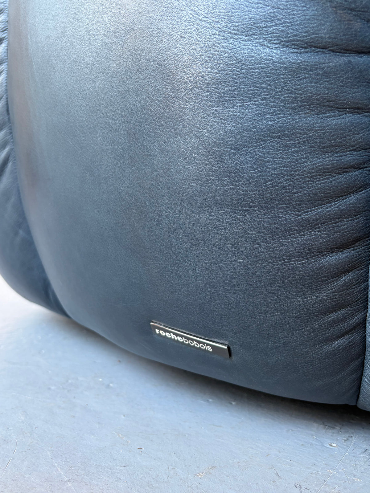 Fauteuil "Bubble" Roche Bobois en cuir bleu