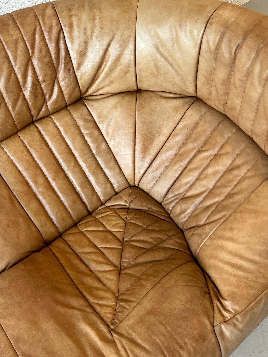 Canapé d’angle Aralia par Michel Ducaroy pour Ligne Roset en cuir