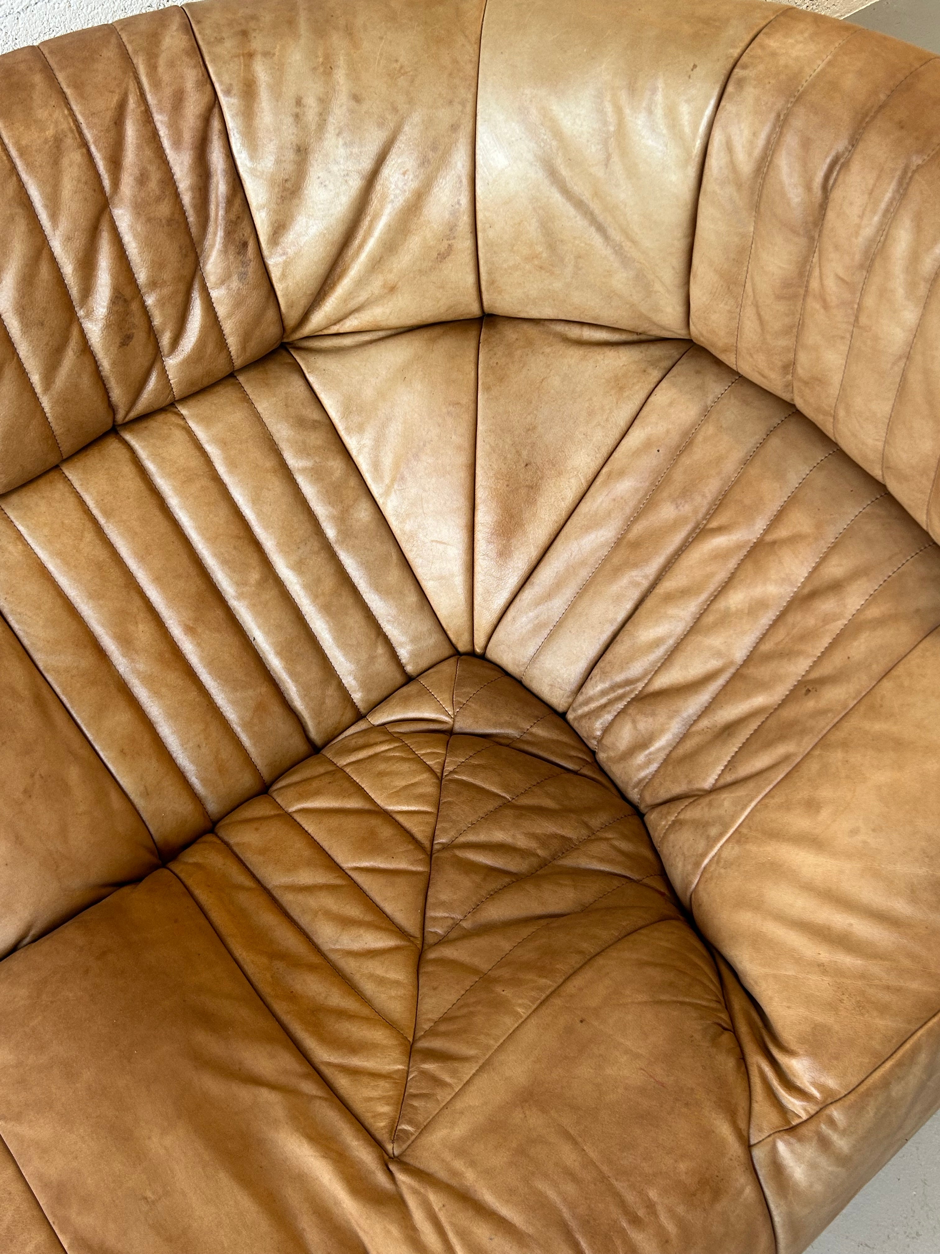 Canapé d’angle Aralia par Michel Ducaroy pour Ligne Roset en cuir